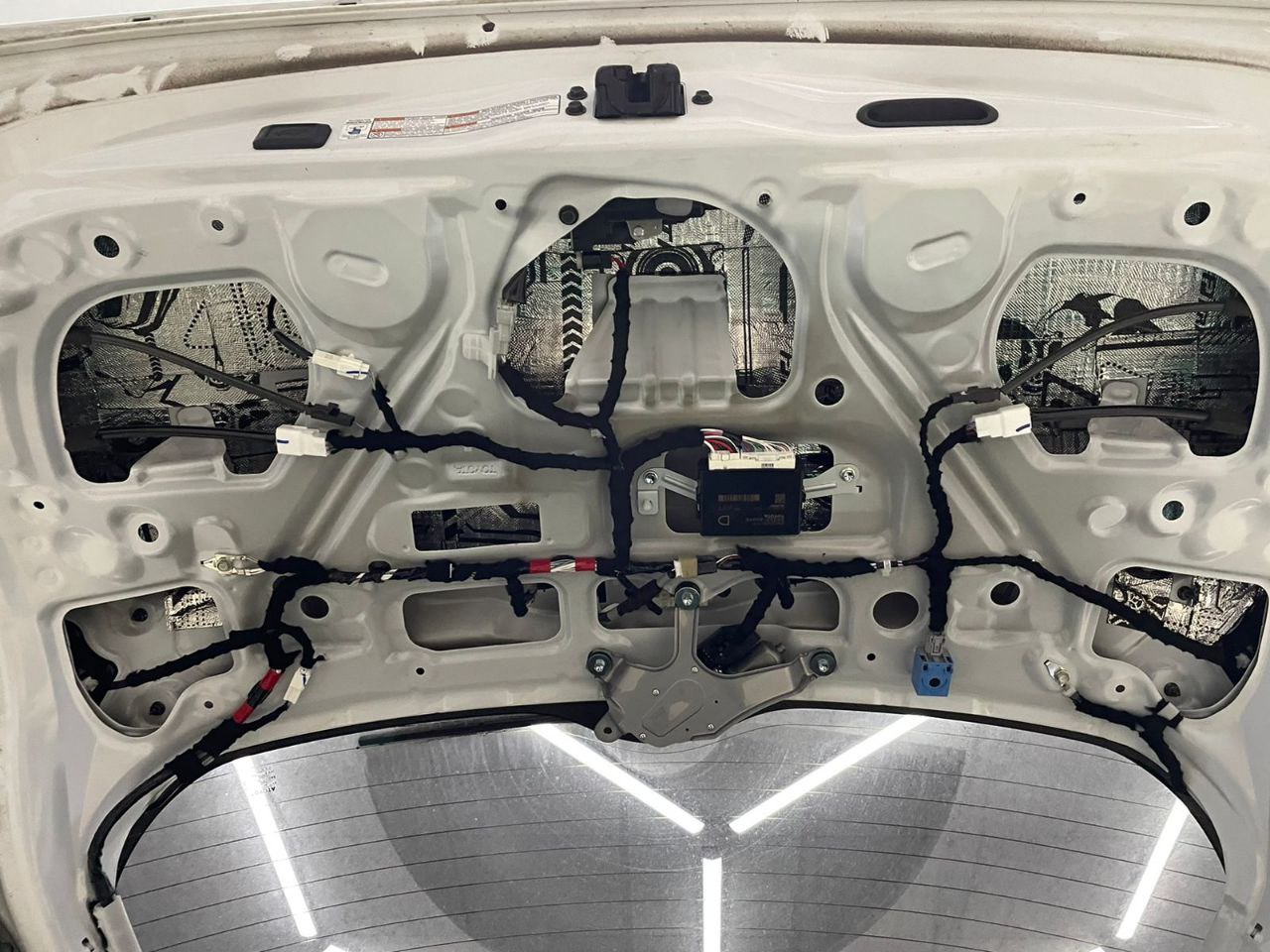Обшивка багажника вибро+шумопоглотитель+антискрип шумоизоляция Toyota RAV4 фото